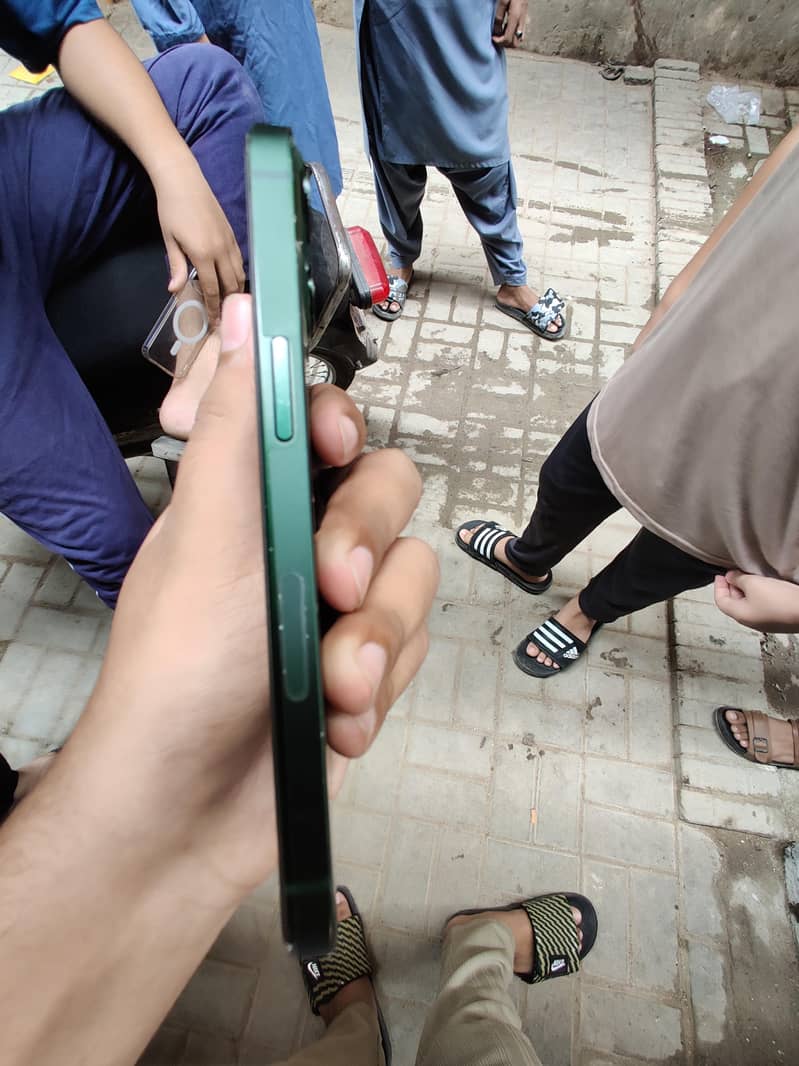 Apple iPhone 13 3