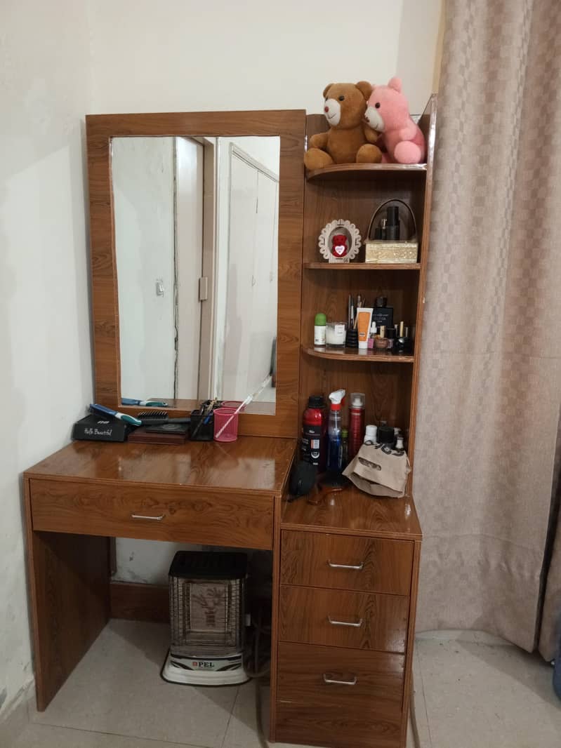 Excellent condition Dressing Table 0