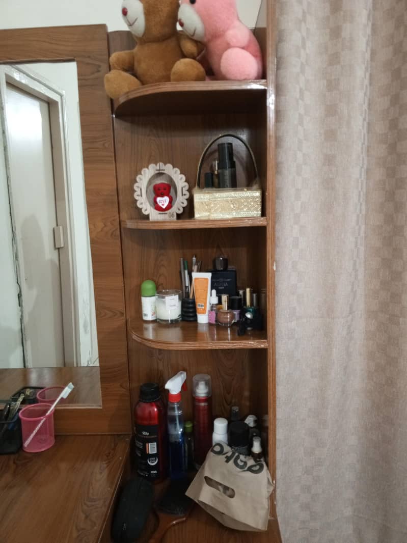 Excellent condition Dressing Table 2