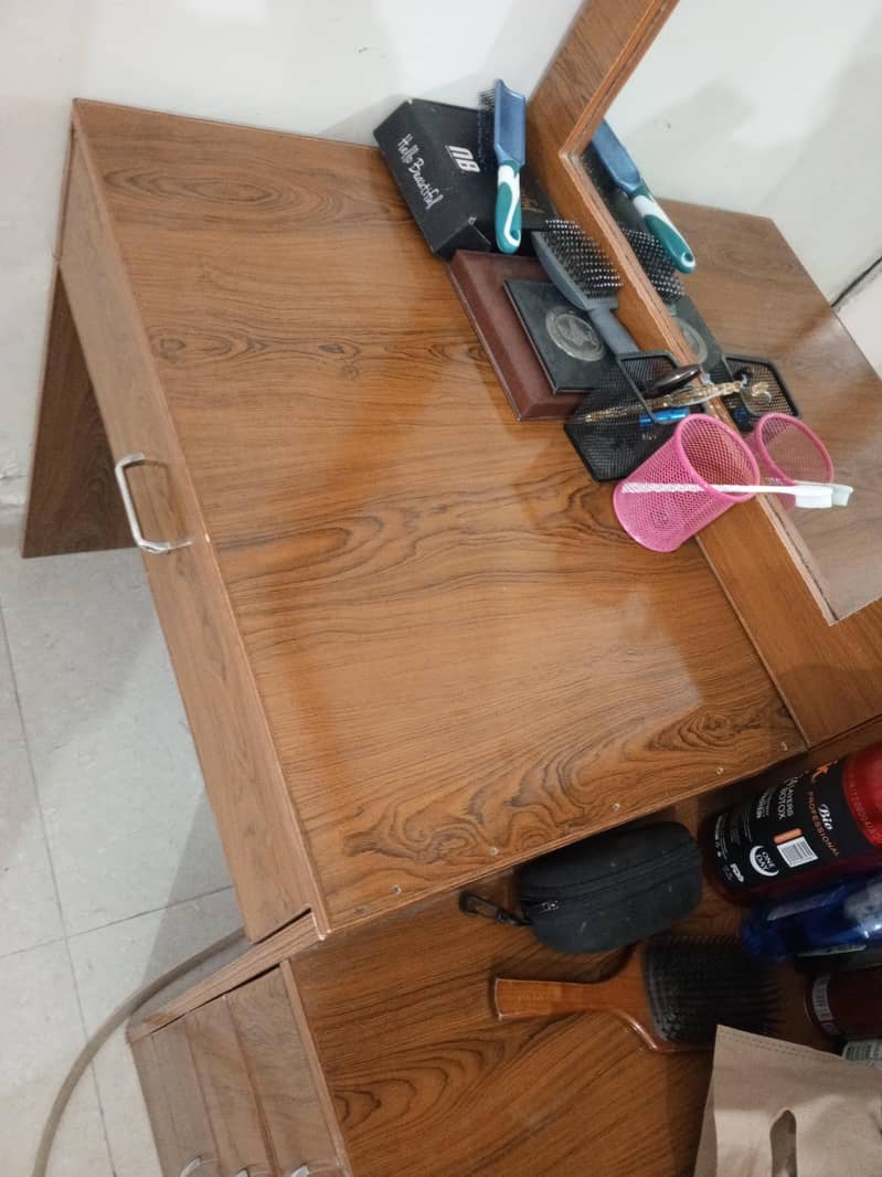 Excellent condition Dressing Table 3