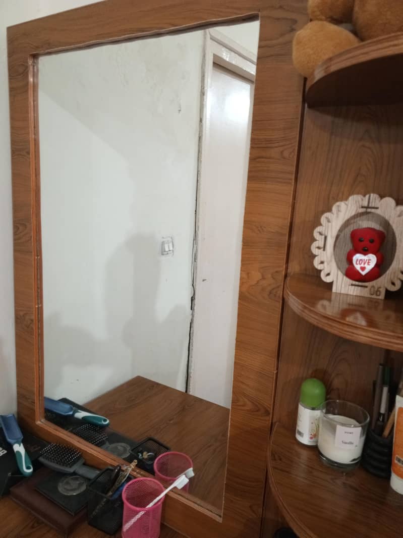 Excellent condition Dressing Table 4