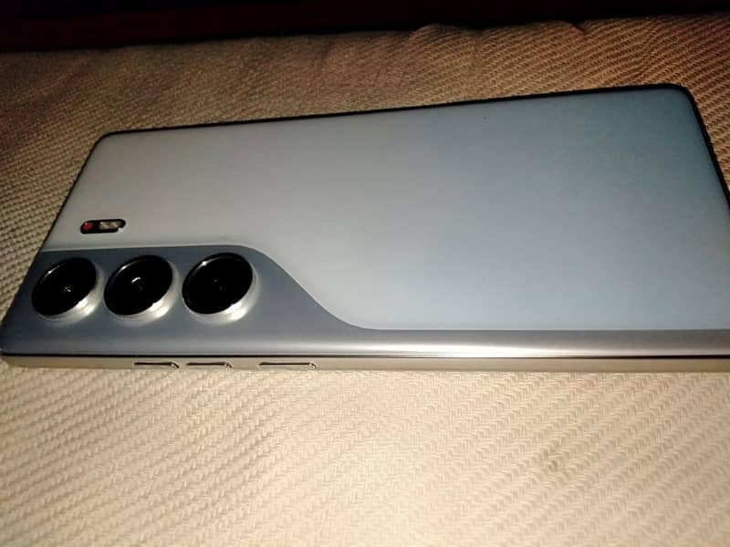 Tecno CAMON 40 7
