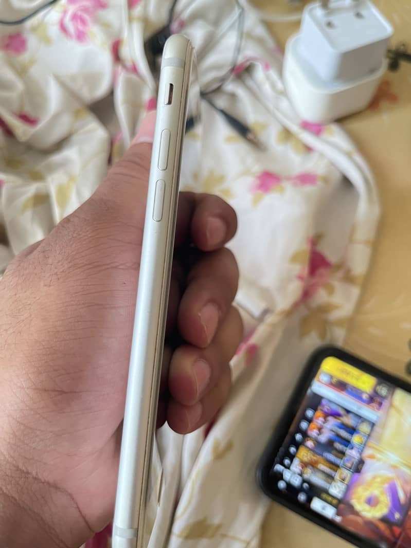 Apple iPhone 7 0
