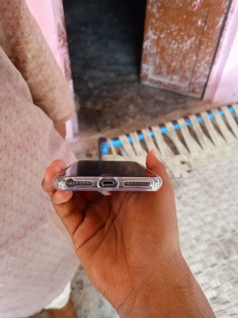 Apple iPhone 7 Plus 3