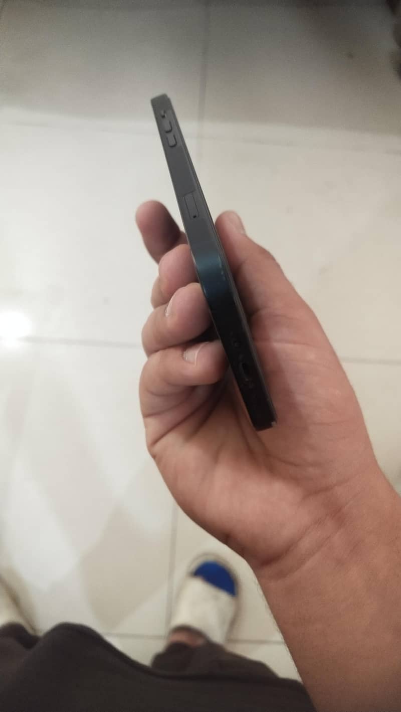 Apple iPhone 13 1