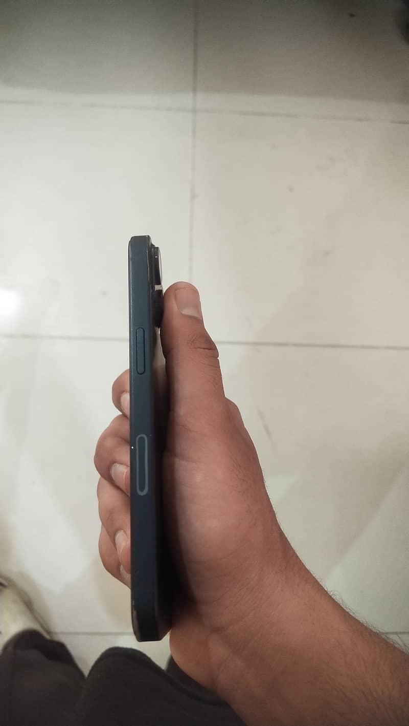 Apple iPhone 13 2