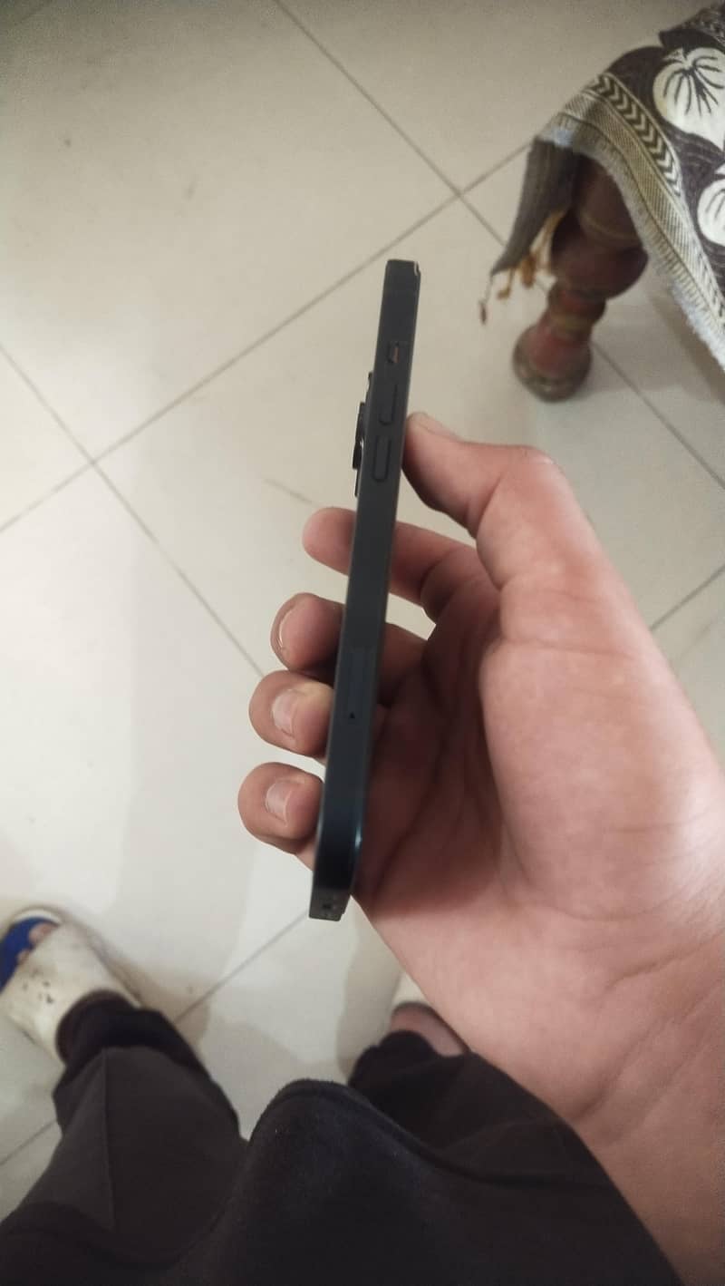 Apple iPhone 13 5