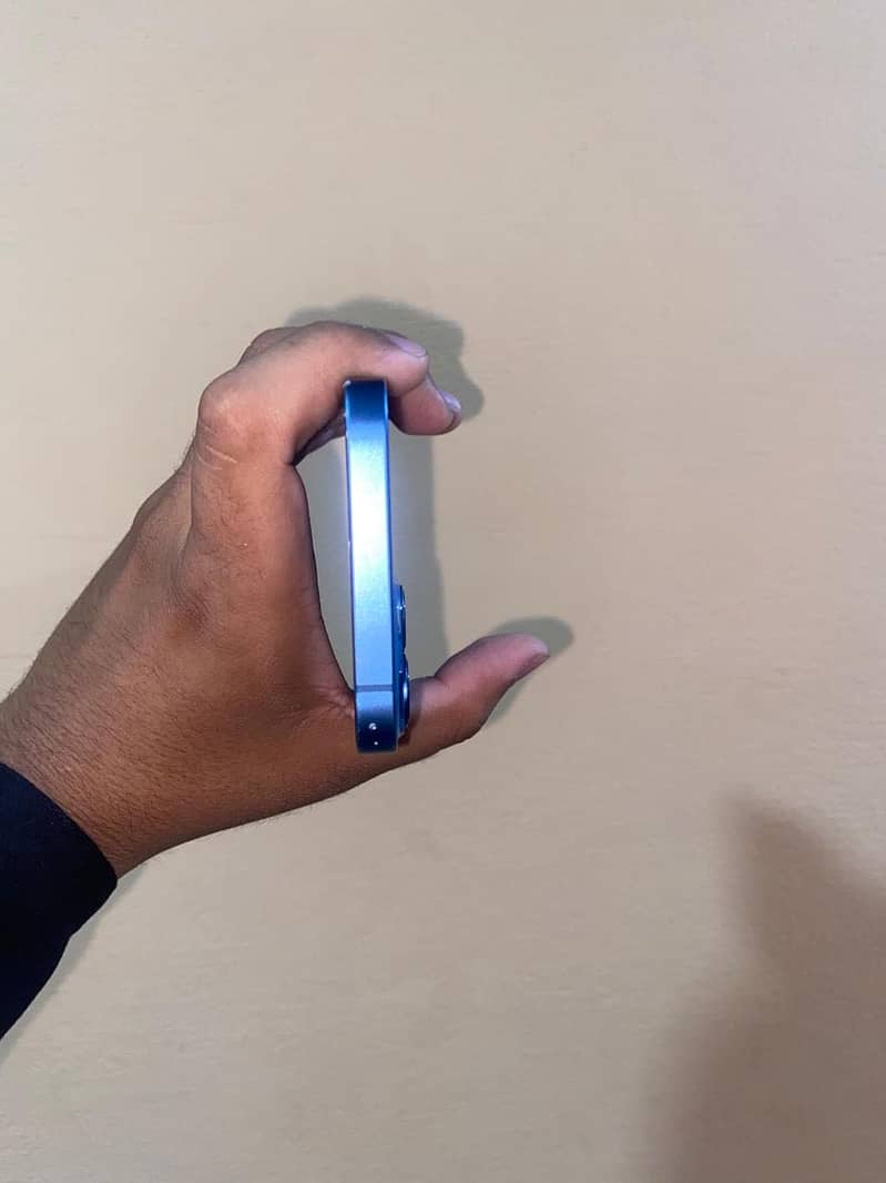 Apple iPhone 13 4