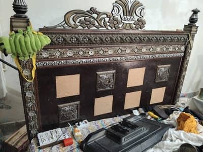 1 king size Bed + showcase + Dressing table for sale
