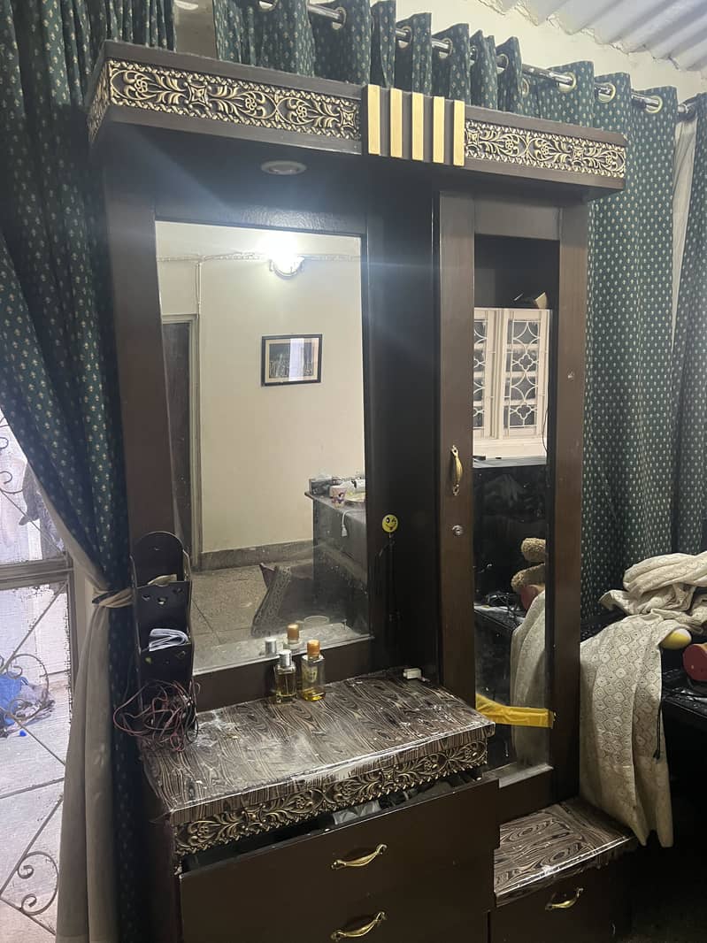 Dressing table good condition 2