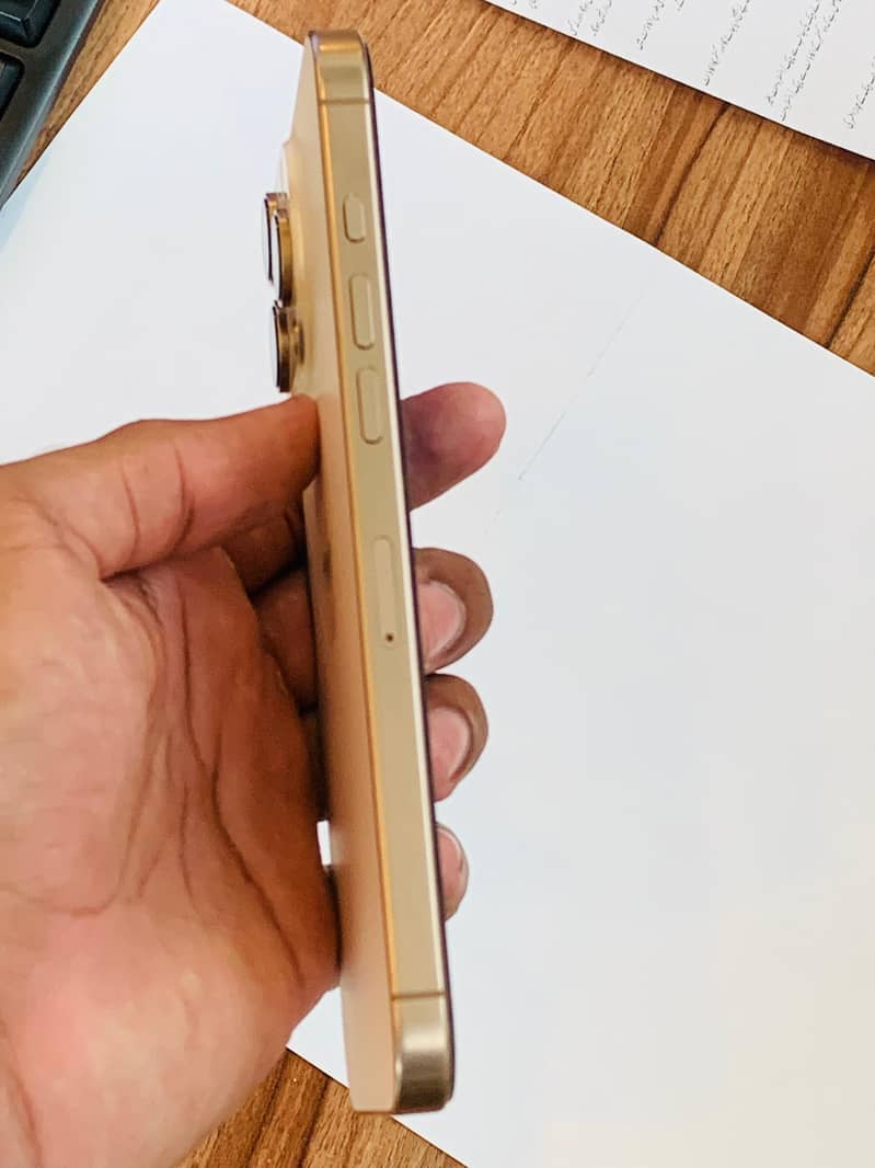 IPhone 16Pro Max 2