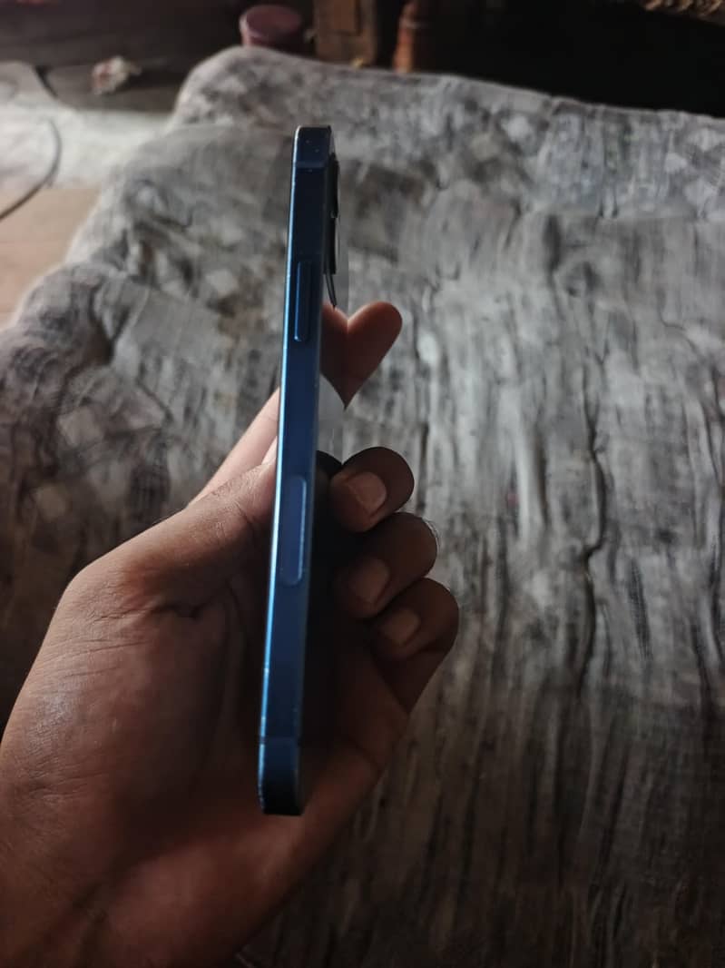 Apple iPhone 12 6