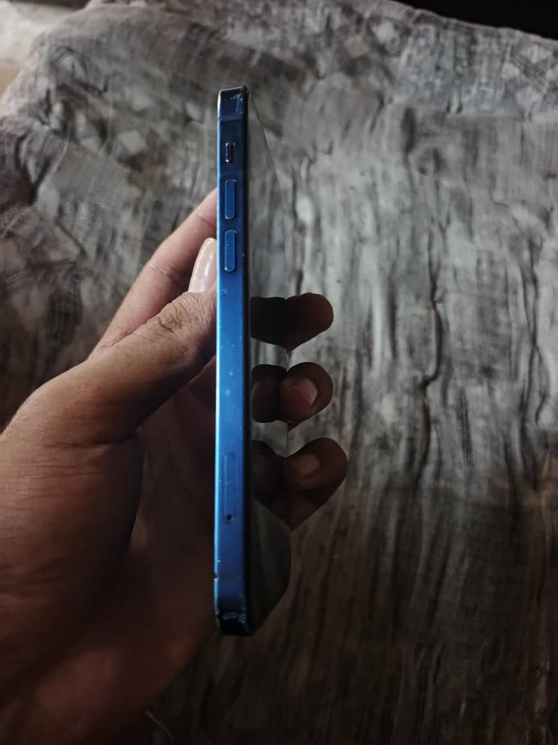 Apple iPhone 12 7