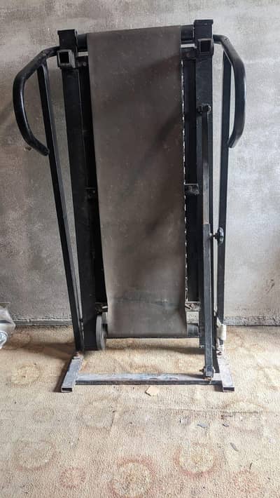 Manual Running machine for sale 10/9 condition urgent sale