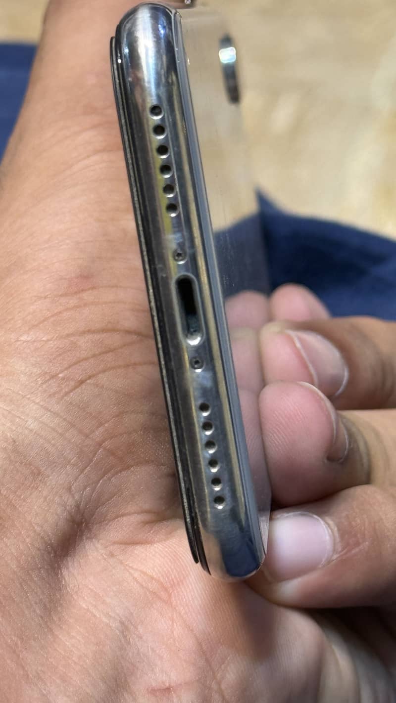 Apple iPhone X 4