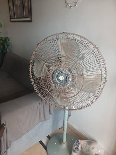I'm sellin my Royal fan condition is good no fault