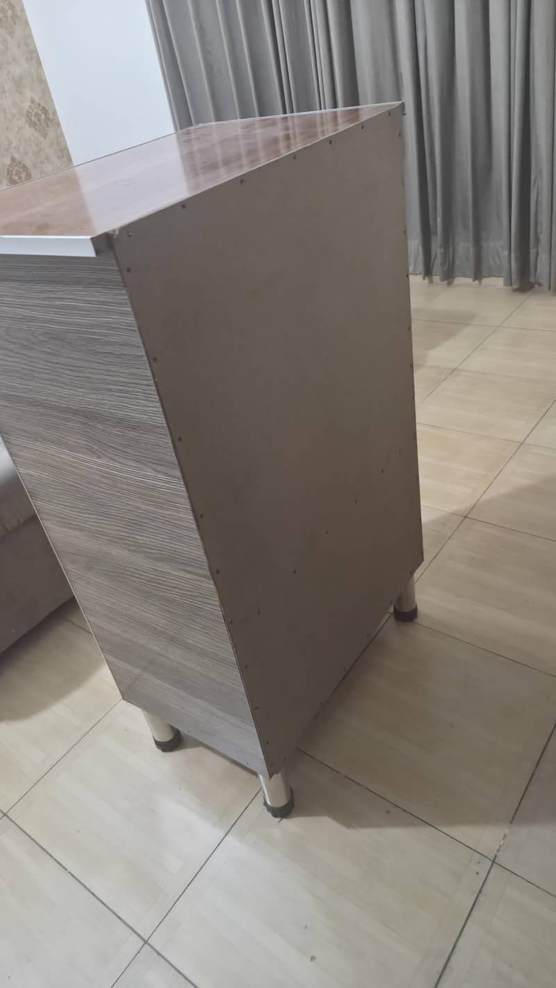 Storage table 3