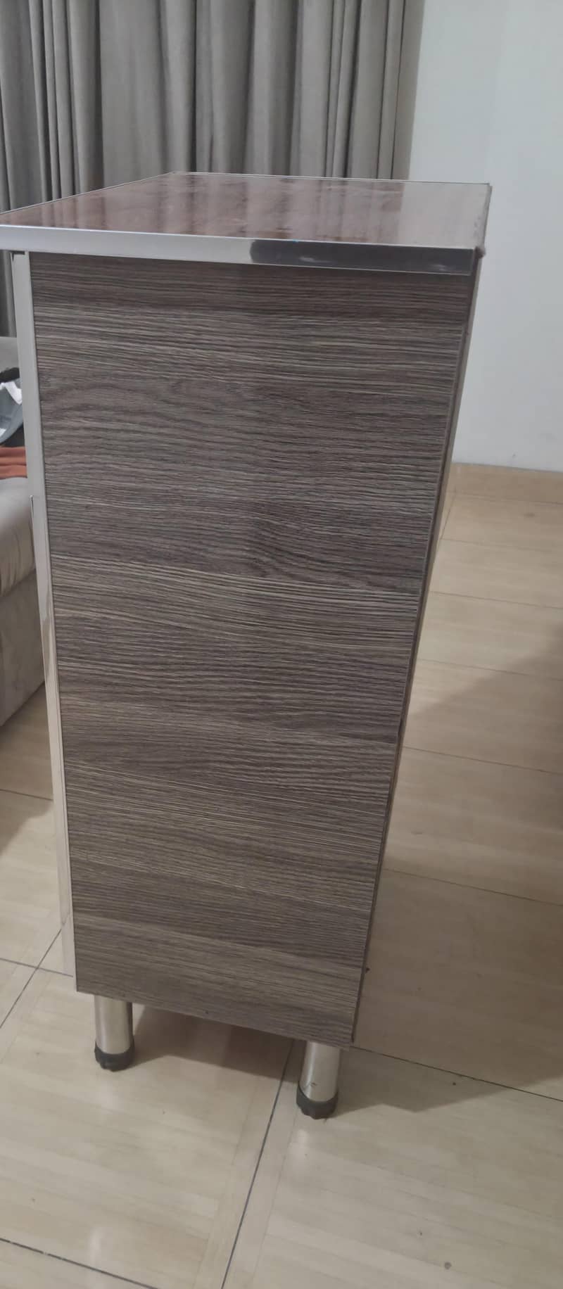 Storage table 4