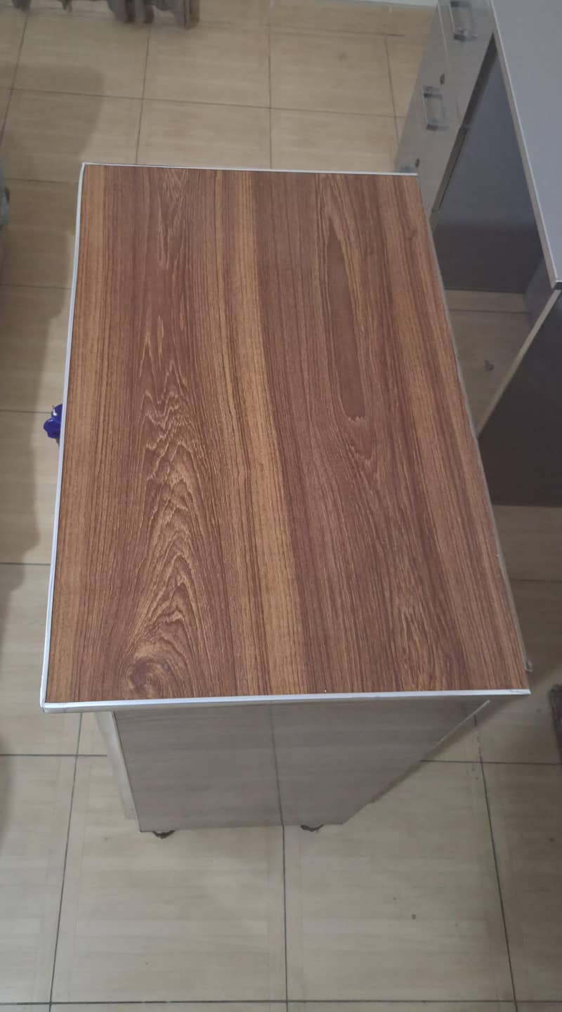 Storage table 5