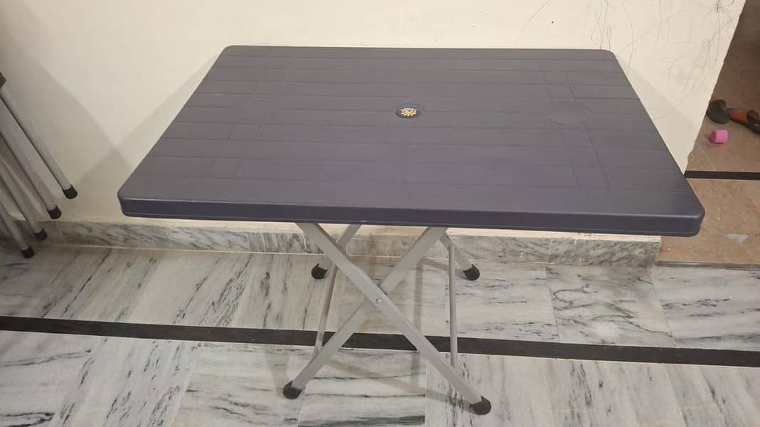 Folding table 0