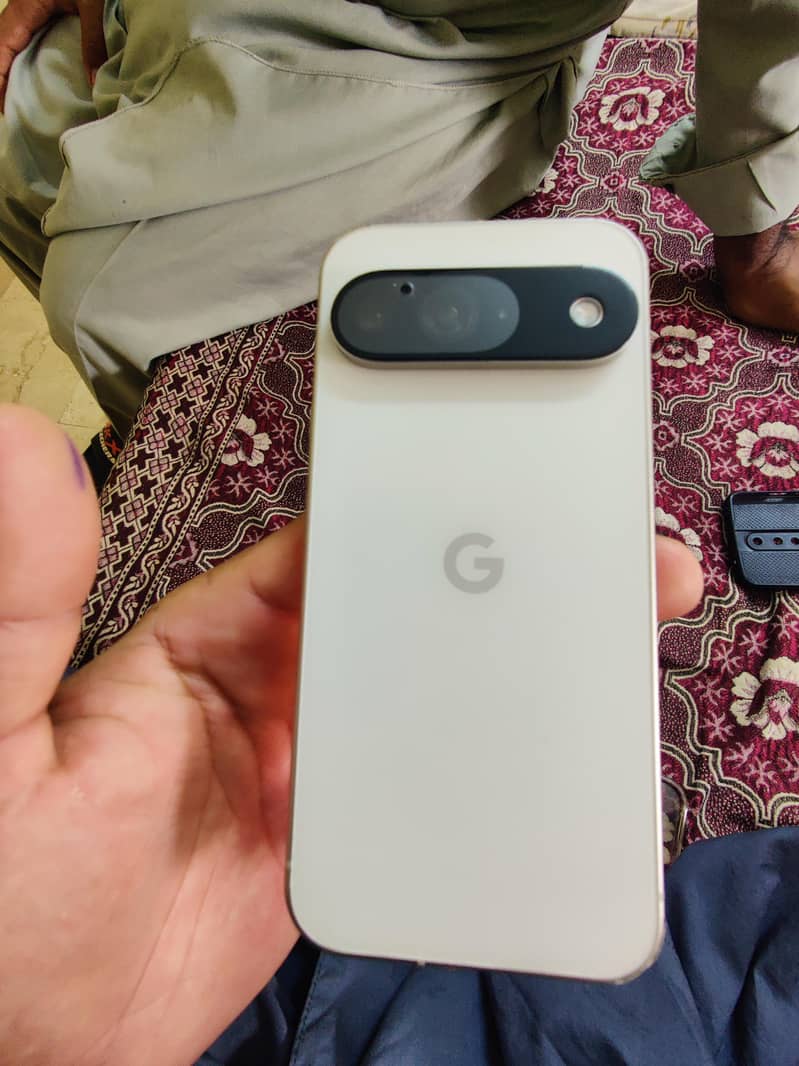 Google Pixel 9 6