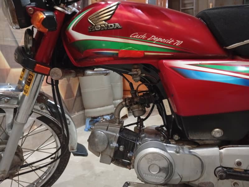 CD 70 Red 3