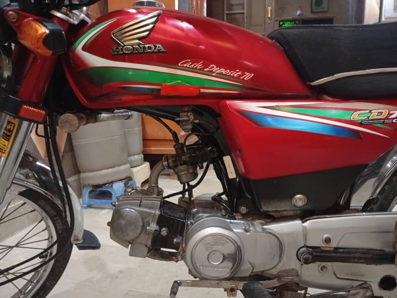 CD 70 Red 6