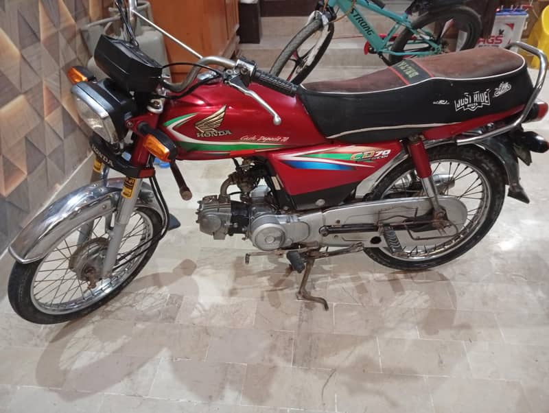 CD 70 Red 8