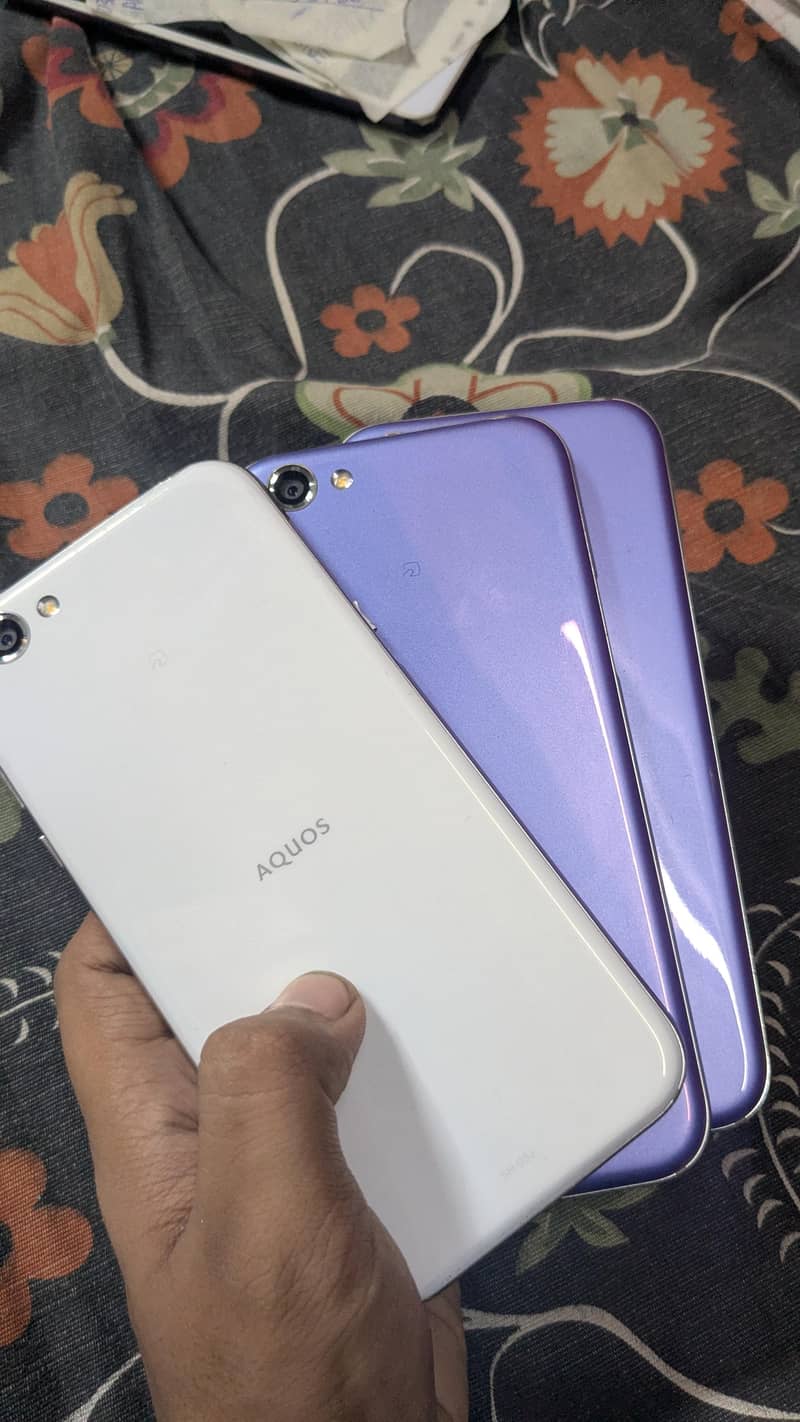 Sharp Aquos R1 0