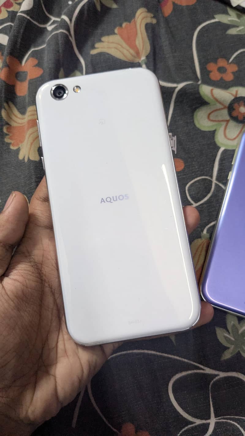 Sharp Aquos R1 2
