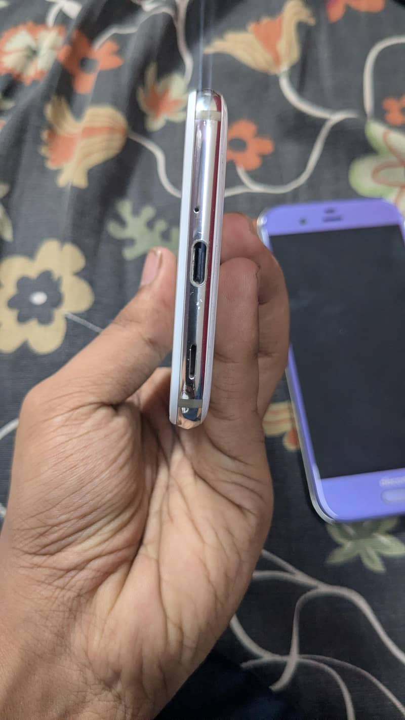 Sharp Aquos R1 6