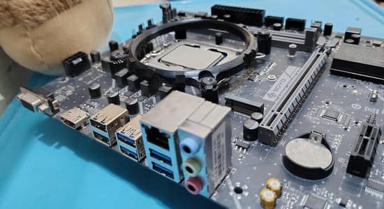 12th Gen Gaming : i3 12100 + B660-D4 + Ram + Corsair CX-430m
