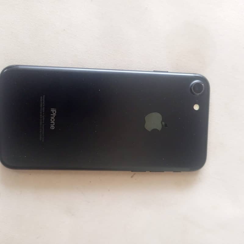 Apple iPhone 7 0
