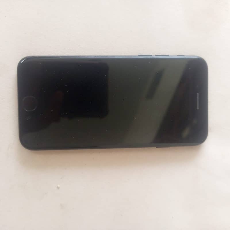 Apple iPhone 7 1