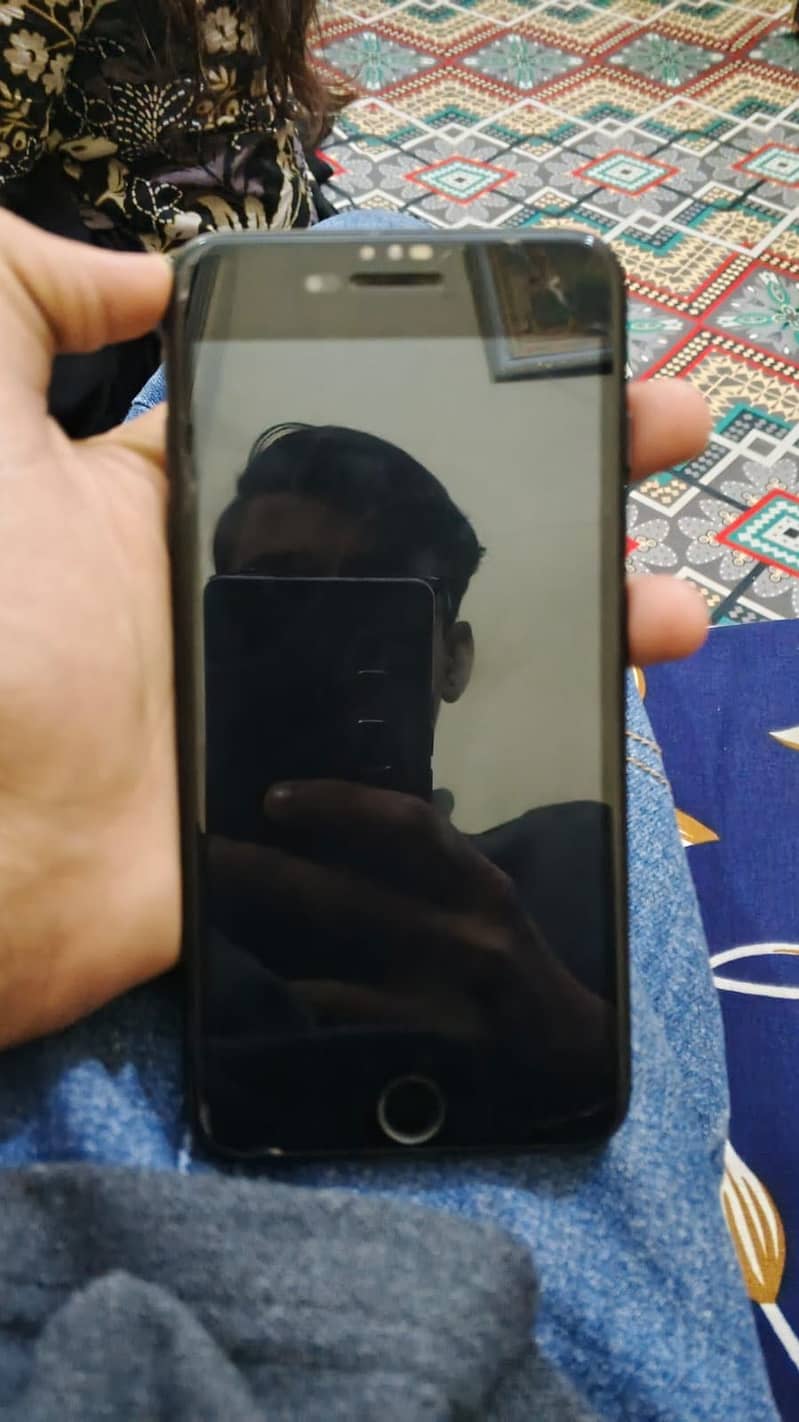 Apple iPhone 7 Plus 1
