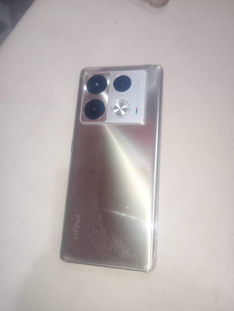 Infinix Note 40 Pro 4