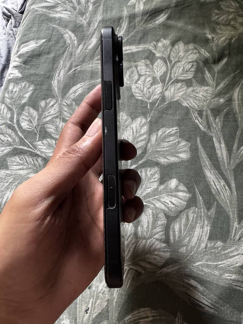 Apple iPhone 16 Pro Max 2