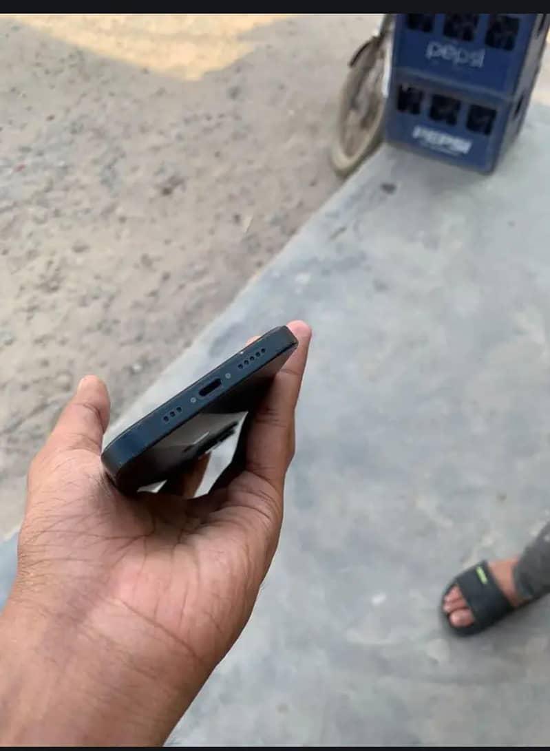 Apple iPhone 13 0