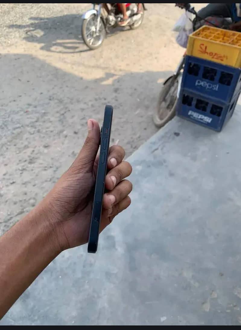 Apple iPhone 13 3