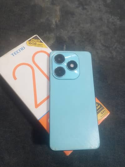 Tecno Spark 20 8/256 with box
