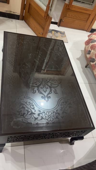 A new table sale for shifting home