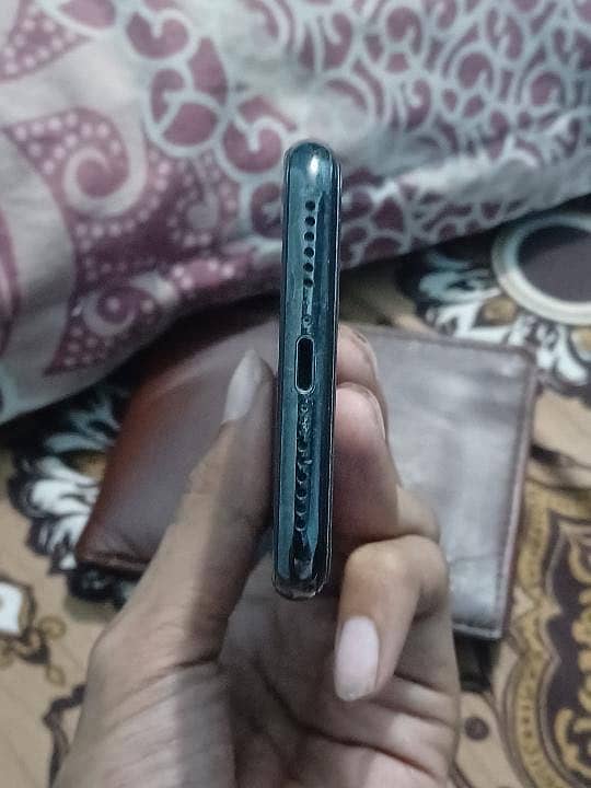 Apple iPhone X 4