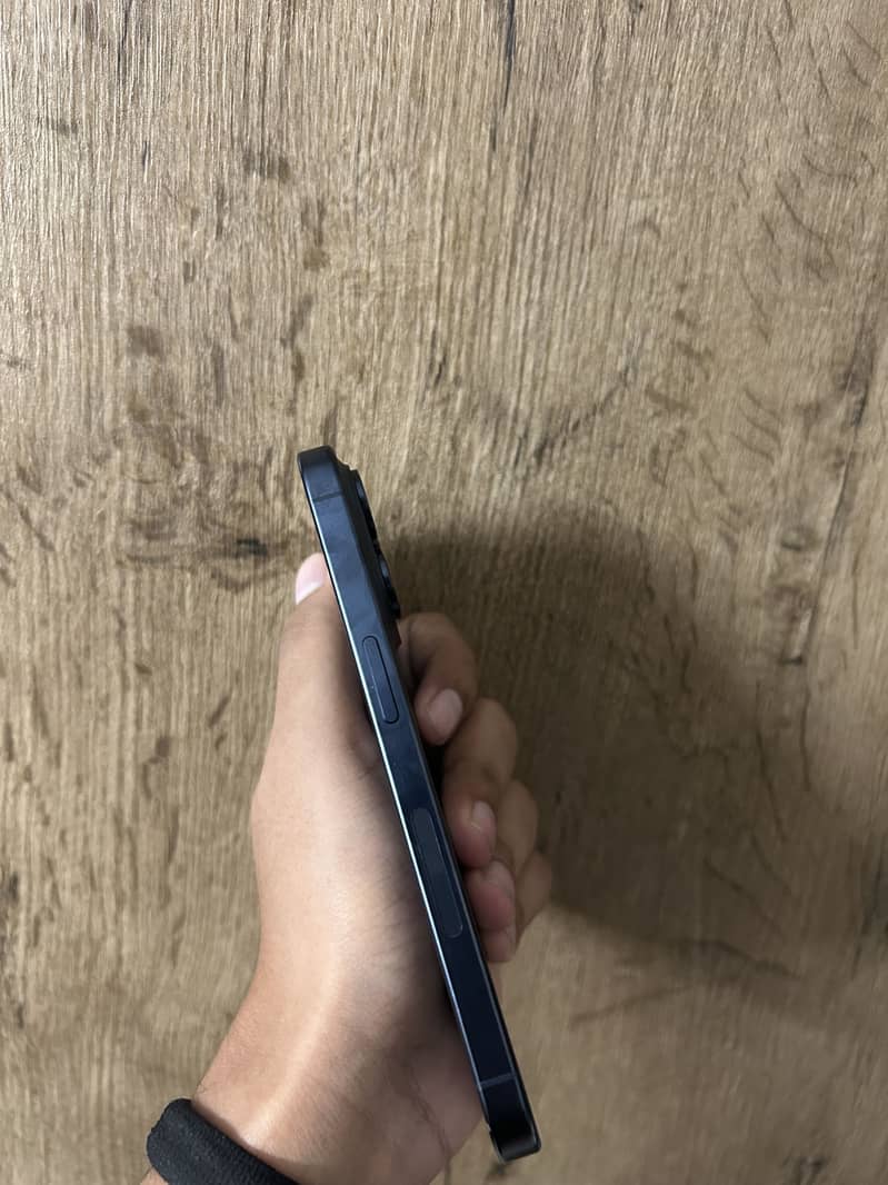 iPhone 15 Pro 4
