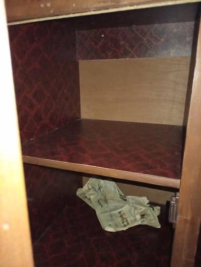 wooden iron stand with cabinets in good condition