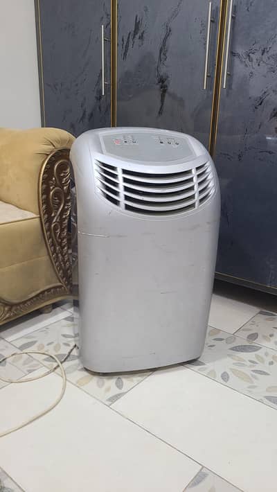 PORTABLE AIR CONDITIONER