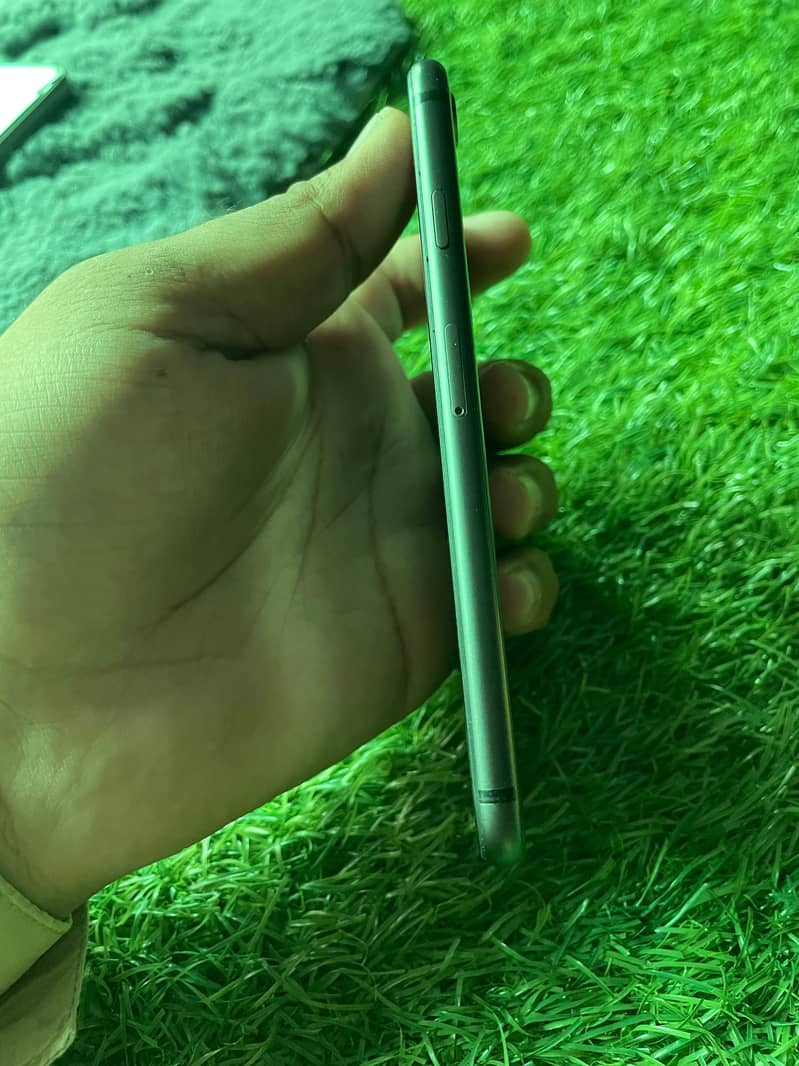 Apple iPhone 8 1