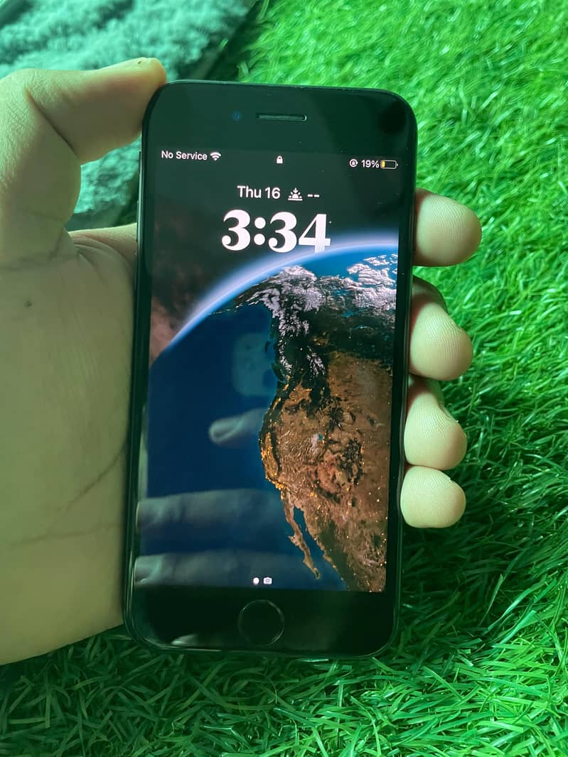 Apple iPhone 8 3