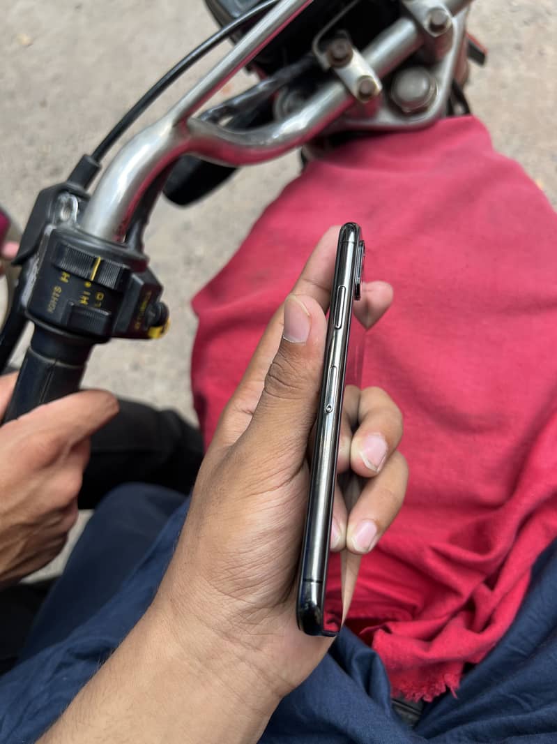 Apple iPhone X 6