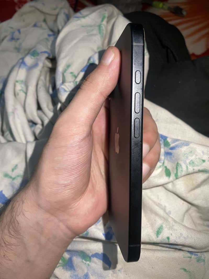 Apple iPhone 16 1