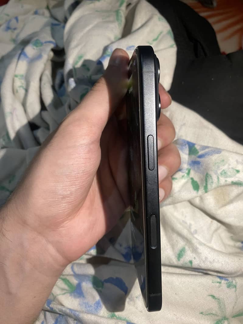 Apple iPhone 16 2